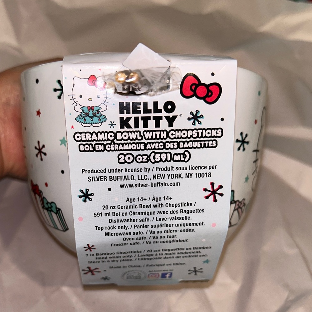Hello Kitty Christmas Bowl - Picture 4 of 4